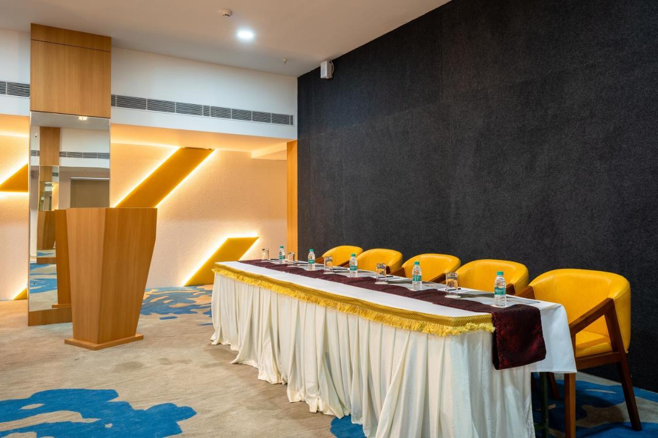 Clubway Grand A Boutique Hotel Jorhāt المظهر الخارجي الصورة