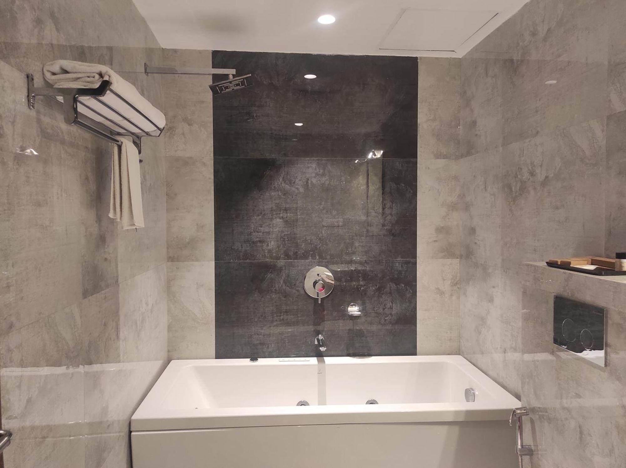 Clubway Grand A Boutique Hotel Jorhāt المظهر الخارجي الصورة